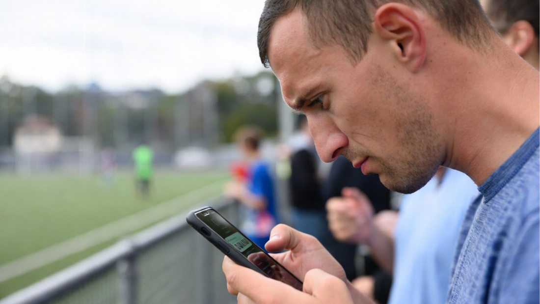 The Team Parent Group Chat Is Unhinged. Here's How to Survive It.